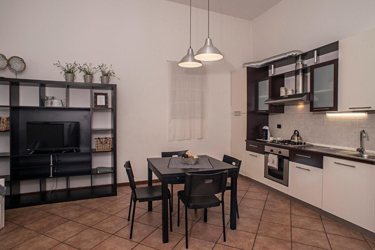 Cortile Del Forno Nel Centro Storico Apartman Arona Kültér fotó