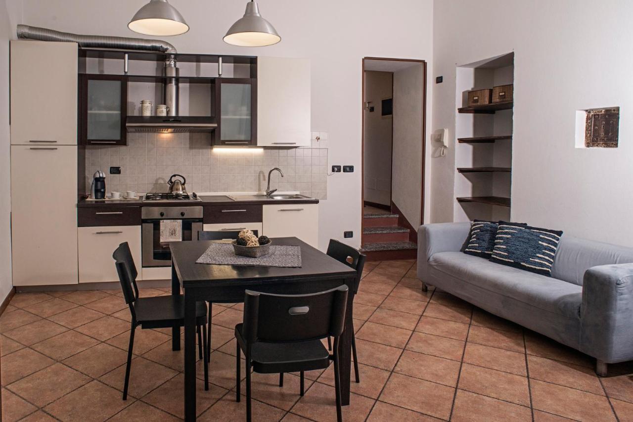 Cortile Del Forno Nel Centro Storico Apartman Arona Kültér fotó