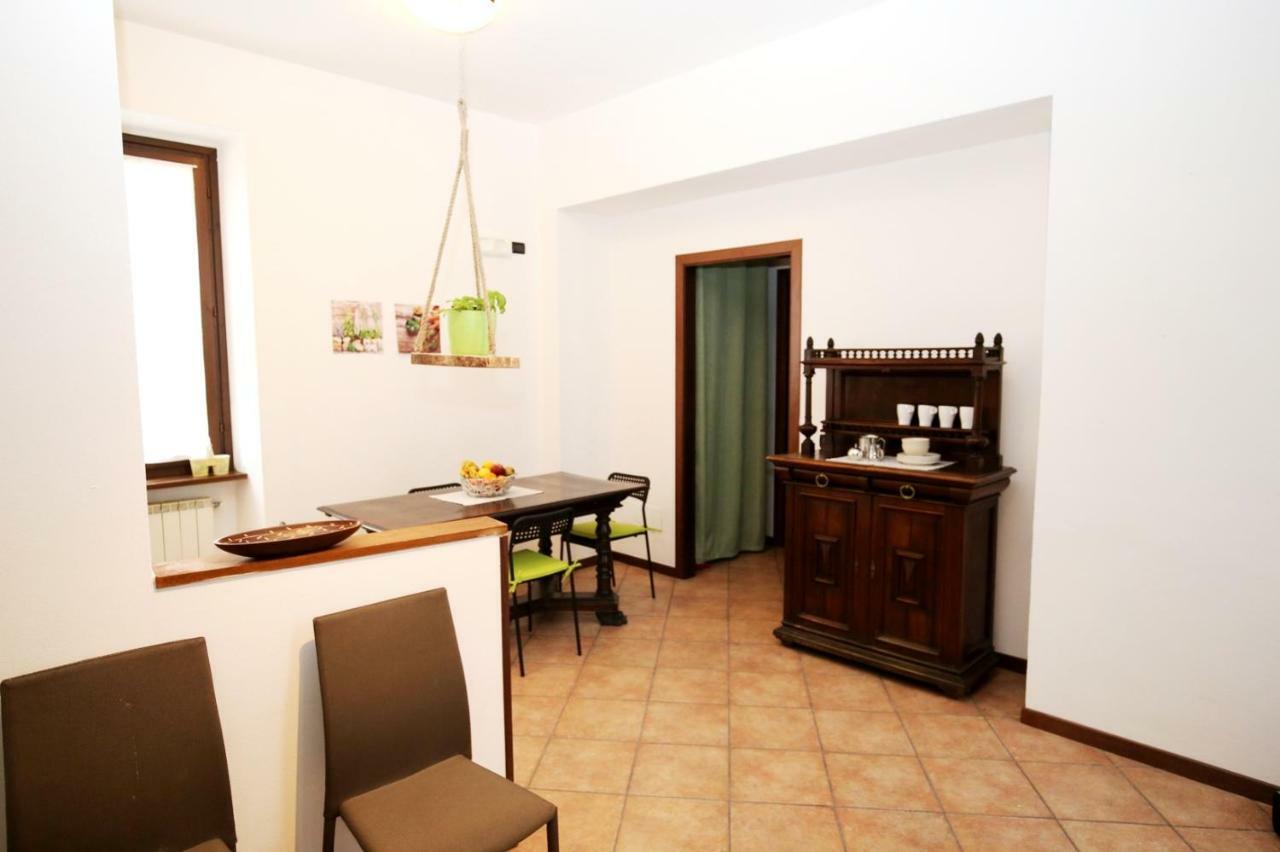 Cortile Del Forno Nel Centro Storico Apartman Arona Kültér fotó