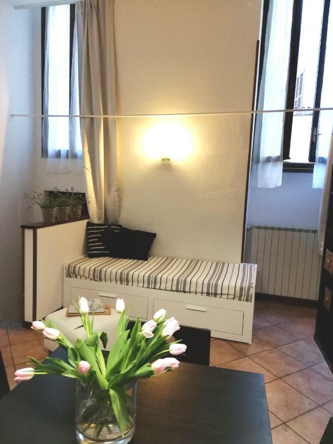 Cortile Del Forno Nel Centro Storico Apartman Arona Kültér fotó