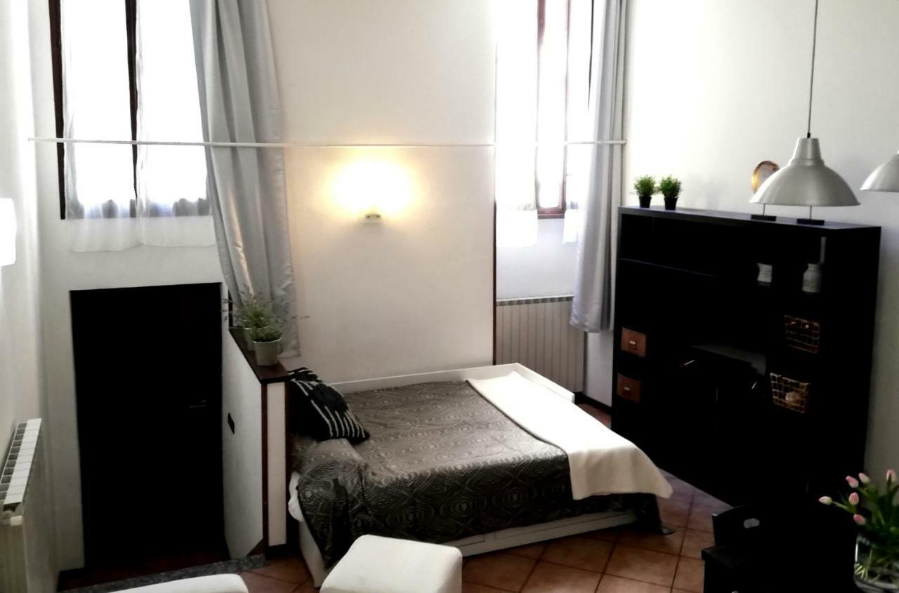 Cortile Del Forno Nel Centro Storico Apartman Arona Kültér fotó