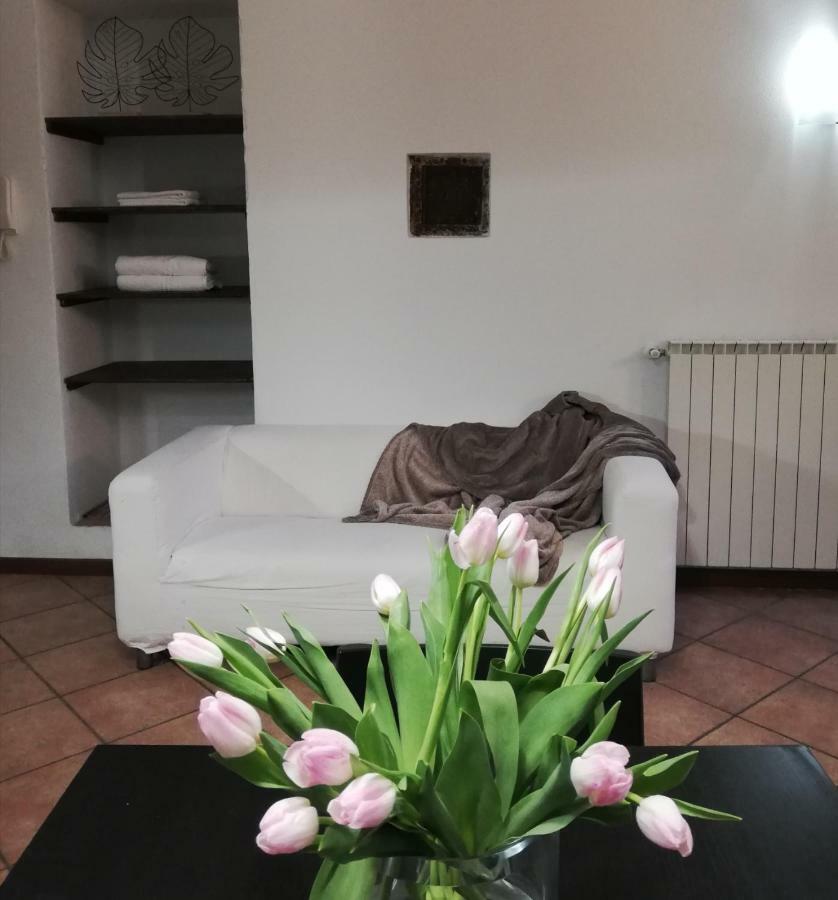 Cortile Del Forno Nel Centro Storico Apartman Arona Kültér fotó
