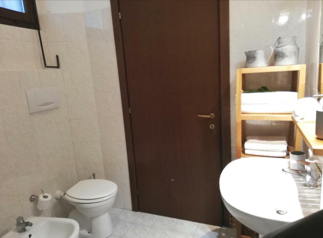 Cortile Del Forno Nel Centro Storico Apartman Arona Kültér fotó