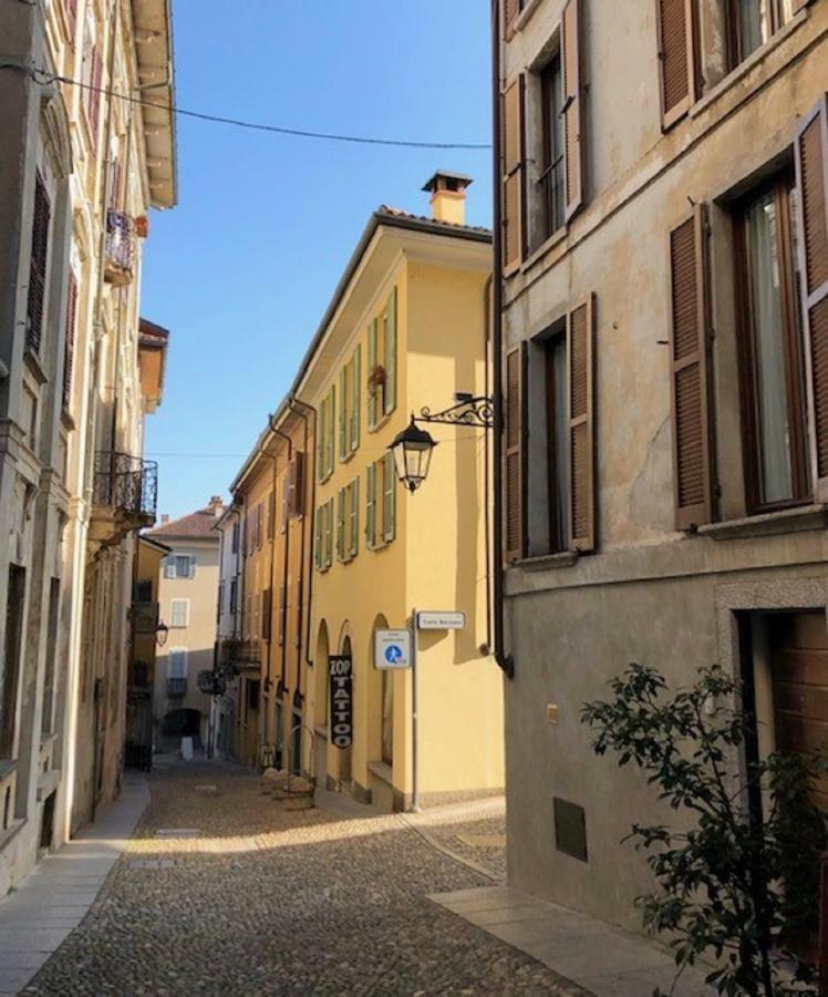 Cortile Del Forno Nel Centro Storico Apartman Arona Kültér fotó